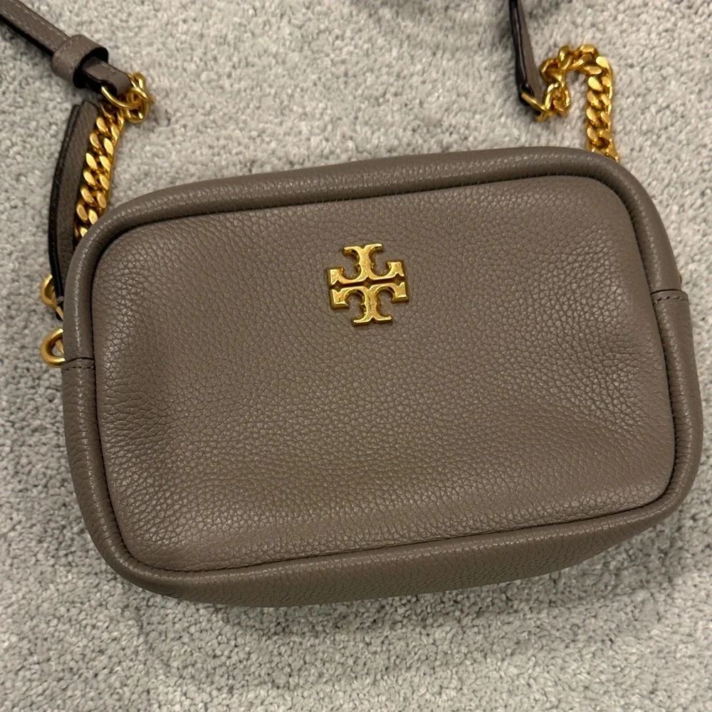 Tory Burch compact pebbled